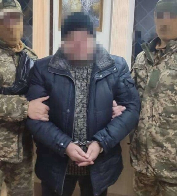 Виправдовував ракетні удари: у Полтаві затримали зрадника, який писав статті для росЗМІ