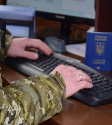 На кордоні з Румунією прикордонники виявили в українця сфальшовані документи