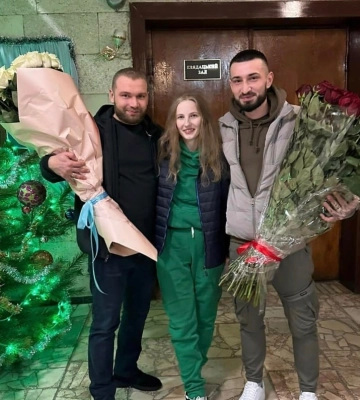 Не бачили одне одного 2 роки: звільнена з полону військова медикиня заручилася з коханим-морпіхом