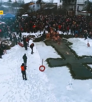 Яких правил слід дотримуватись рівнянам при зануренні у воду на Хрещення Господнє? (ВІДЕО)