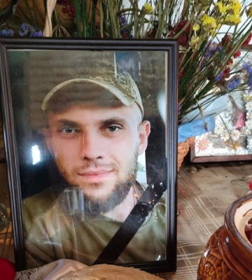 Мужньо виконував бойові завдання: у Луцькому районі попрощались із загиблим Героєм Олексієм Левковським