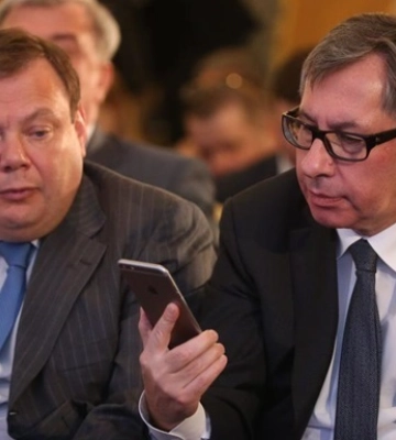 Холдинг російських олігархів вимагає від України 1 млрд доларів