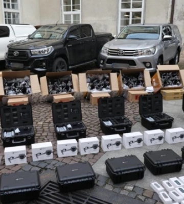 Львів передав військовим 200 дронів та чотири автівки