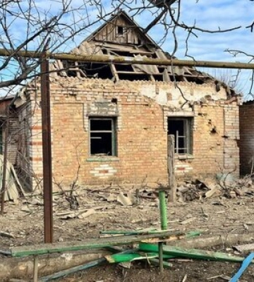 Зранку рашисти вдарили по Нікополю, загинув чоловік, серед поранених 16-річна дівчина. Пошкоджено будинки. ФОТОрепортаж