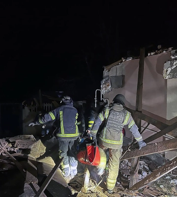 Доба війни на Харківщині: 60-річна жінка врятована з-під завалів (фото, відео)