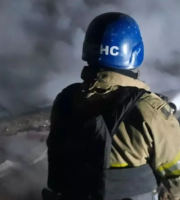 На Конотопщині рятувальники ліквідували масштабне загоряння в житловому секторі