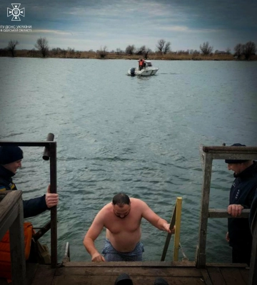 Водохреща в Одесі: рятувальники чергують на місцях проведення свята