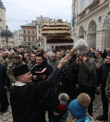 Богоявлення у Львові: на пл. Ринок військові капелани освятили воду і помолились за захисників (ФОТО)