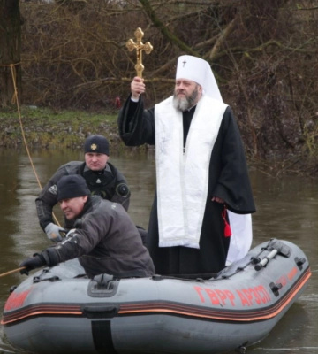 Митрополит Михаїл освятив воду у Стиру та на «Луцькводоканалі»
