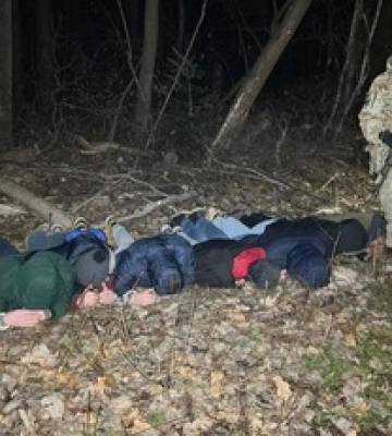 Намагались втекти в Румунію: на Буковині зі стріляниною затримали 10 чоловіків, фото