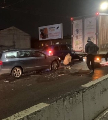 Друга ДТП за годину: у Луцьку на мосту зіткнулося понад 10 автомобілів