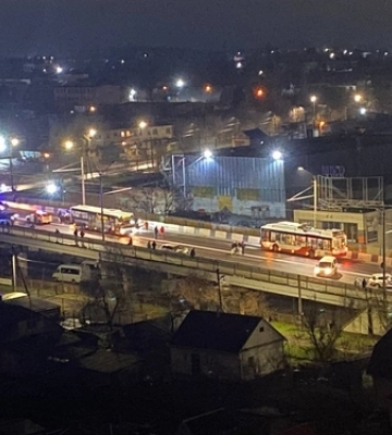 На мосту на Рівненській у Луцьку авто збило дівчину: перші подробиці ДТП