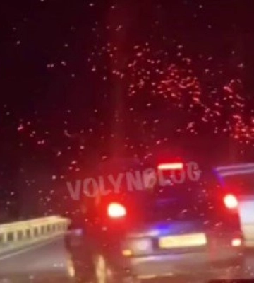 У Луцькому районі вантажівка не розминулася з легковиком: постраждав військовий