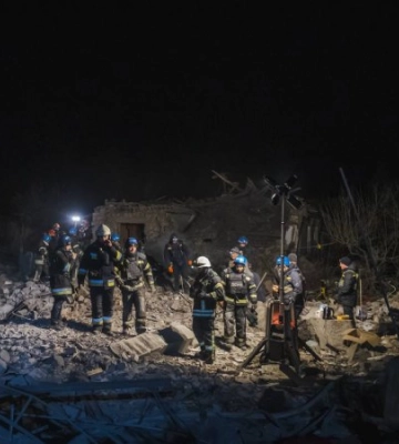 У Рівному Донецької області з-під завалів витягнули тіло загиблої дитини