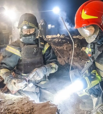 В Донецкой области из-под завалов достали тело ребенка, еще несколько человек ищут