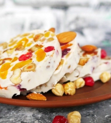 Творожный десерт с сухофруктами и орехами: вкусно и красиво