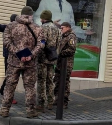 Сотрудникам ТЦК разрешили досматривать личные вещи
