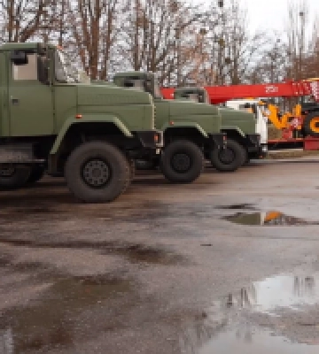 Київщина передала бригаді імені Чорних Запорожців партію автівок та 200 FPV-дронів