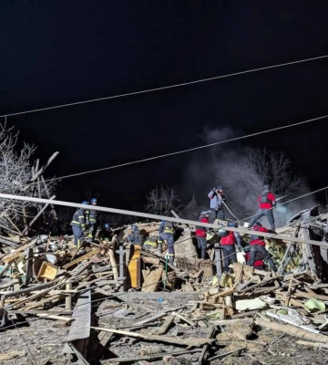 У селі Рівне Покровського району на Донеччині з-під завалів рятувальники дістали тіло дитини