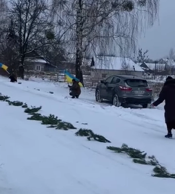 Розриває серце: на Волині матір бігла назустріч вбитому сину-захиснику України