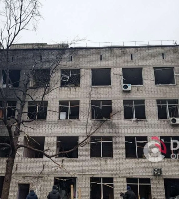 У Дніпрі «Шахед» зруйнував гуртожиток, де проживали переселенці: що відбувається на місці трагедії