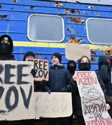 600 днів полону: у столиці відбулася акція Free Azov, на яку зібралися сотні людей