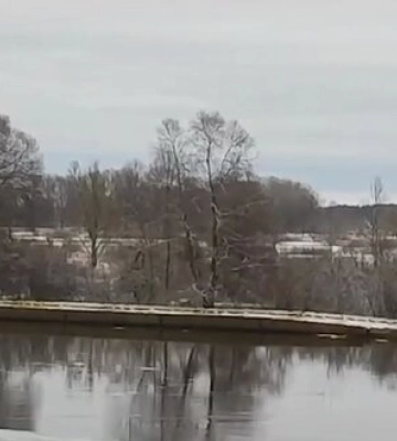 На Чернігівщину приплив понтонний міст росіян. ВIДЕО