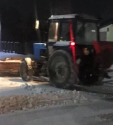 Комунальники продовжують очищати від снігу вулиці та дороги Володимира