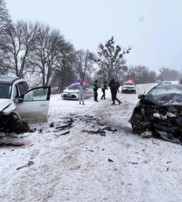 На Рівненщині зіткнулися два позашляховики: п&#039;ятеро людей травмовані, серед них — двоє дітей