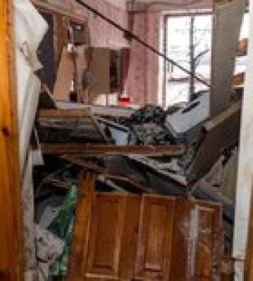 &quot;Жить здесь больше не получится&quot;: общежитие после удара беспилотников по Днепру – фото