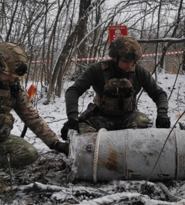 Вибухотехніки поліції Сумщини вилучили бойову частину російської авіаційної ракети