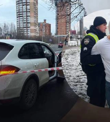 В центре Киева пассажир Porsche открыл &quot;пьяную&quot; стрельбу: он задержан
