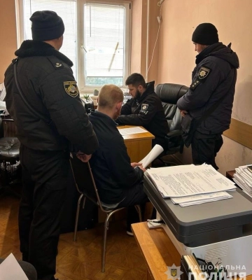 У Дніпрі з автомобілів зливали пальне