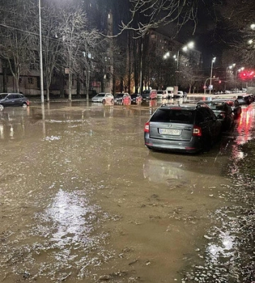 В Киеве прорвало канализацию, улицы затопило фекалиями - соцсети
