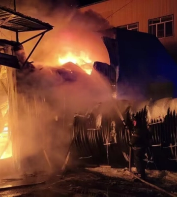 У Петербурзі сталася масштабна пожежа (фото, відео)