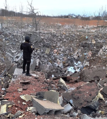 Внаслідок вечірнього ракетного удару по Харкову поранено двох поліцейських