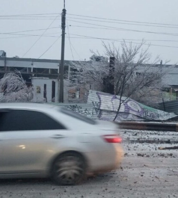 Ракетний удар по Новомосковську: вибуховою хвилею перевернуло маршрутку