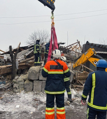 Пошуки завершені: у Змієві з-під завалів дістали тіло загиблої жінки 