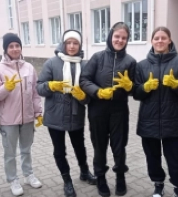 Квіти перемоги: у Шацькому ліцеї на Волині висадили тюльпани