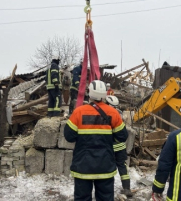 У Змієві на місці удару РФ завершили пошукові роботи, з-під завалів витягли тіло загиблої