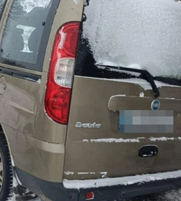 У Луцькому районі фура застрягла у снігу й перекрила дорогу 