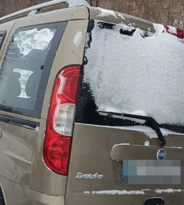 Водій не впорався з керуванням: на Волинь авто злетіло у кювет