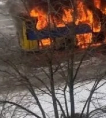 У Києві зсередини підпалили тролейбус