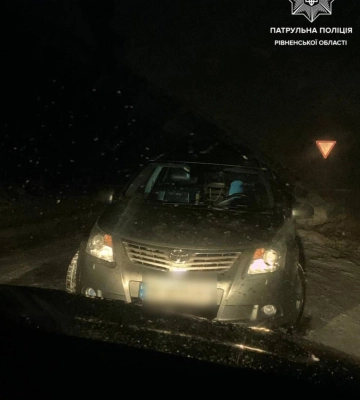 На Рівненщині патрульні виявили автомобіль який перебуває у розшуку