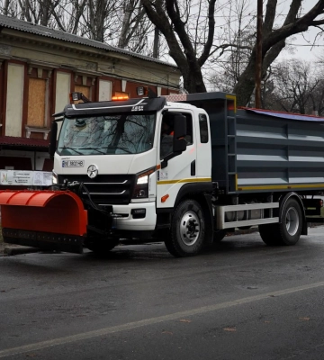 Негода в Миколаєві: комунальні служби обробляють автошляхи