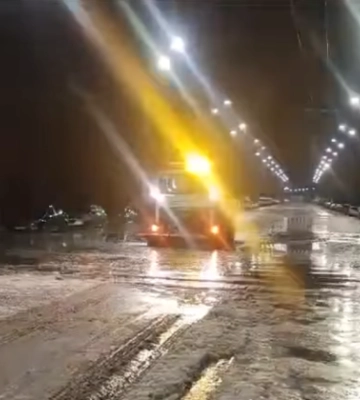Авария на водопроводе на Борщаговке у Киева: утечку воды локализовали