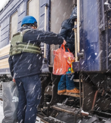 Із Донеччини евакуювали ще 20 дітей, п&#039;ятьох цивільних вивезли з Авдіївки