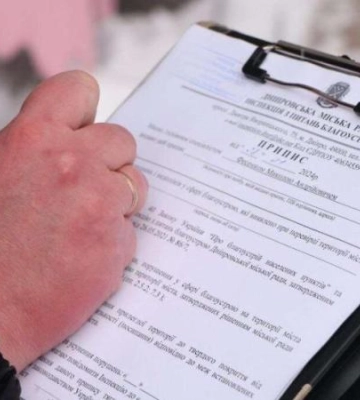 У Дніпрі контролюють прибирання снігу підприємцями біля своїх закладів: які штрафи загрожують порушникам