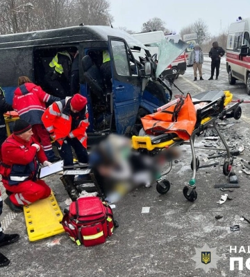Поблизу Львова трапилася масштабна ДТП: постраждало 8 людей (ФОТО)