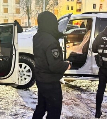 У центрі Чернігова поліція затримала адвокатку на хабарі у 200 000 гривень за статус непридатності до військової служби